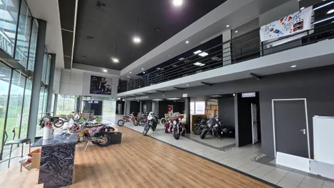 Corner Voortrekker Road & Louis Trichardt Street - Showroom (32)